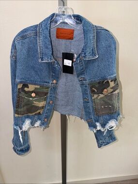 NWT New Signature 8 Denim Crop Jean Jacket with Camouflage Pockets M/L